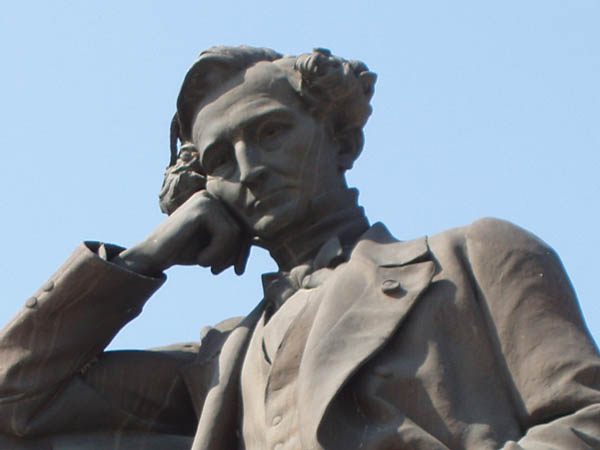 Berlioz statue