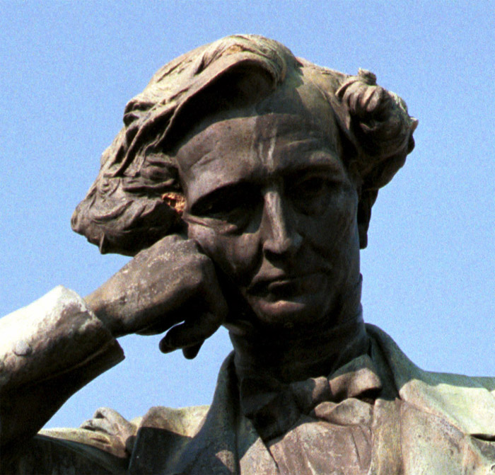 Berlioz statue