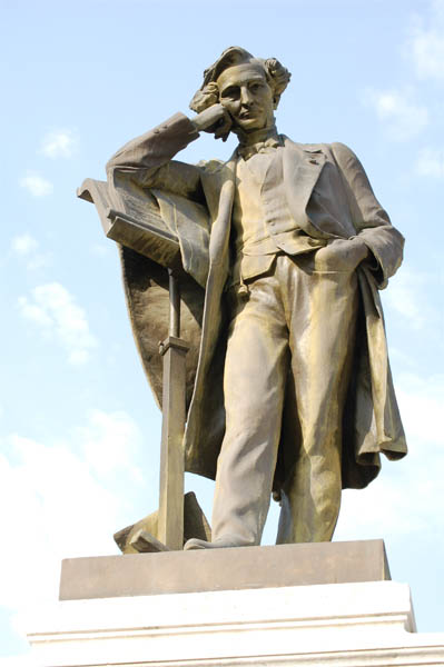 Berlioz statue