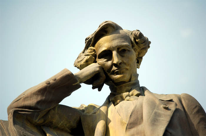 Berlioz statue