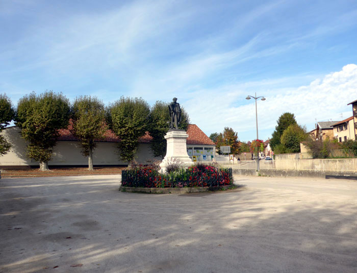 Berlioz statue