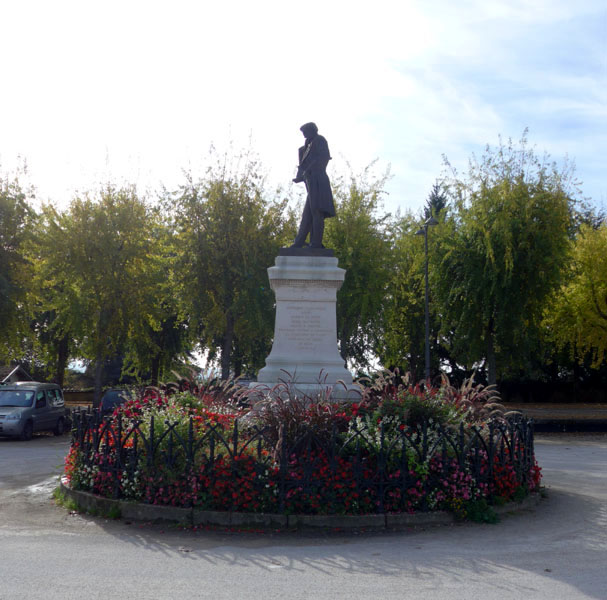 Berlioz statue