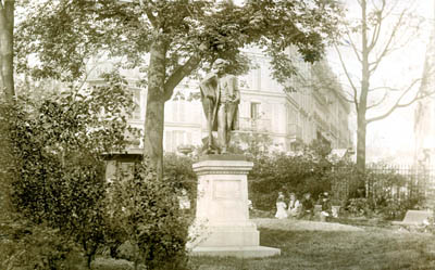 Statue 1900