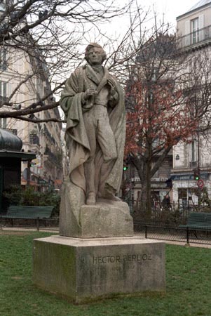 statue